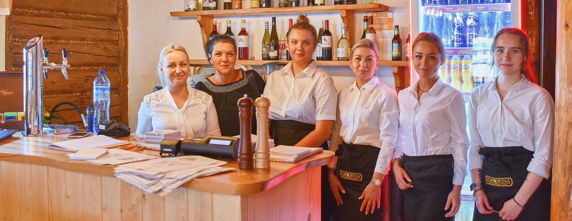 Wspólne zdjęcie załogi restauracji Austeria w Sławkowie